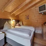 Almdorf Zillertal, 샬레 *