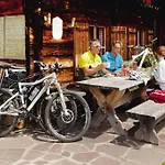Almdorf Zillertal, 푸겐