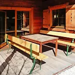 Almdorf Zillertal, 샬레 *