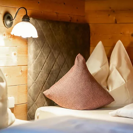 Chalet Almdorf Zillertal, Fuegen