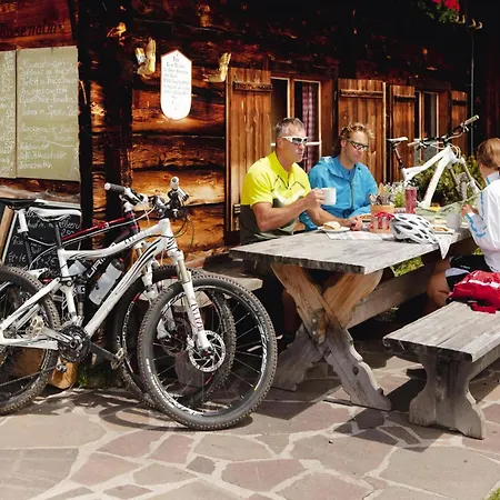 Almdorf Zillertal, Фюген