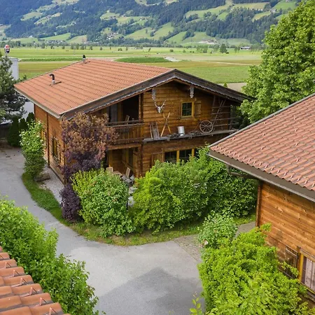 Almdorf Zillertal, * Fuegen