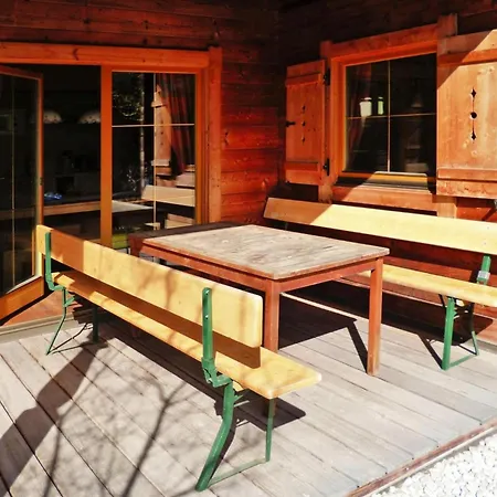 Almdorf Zillertal, Alpesi faház *