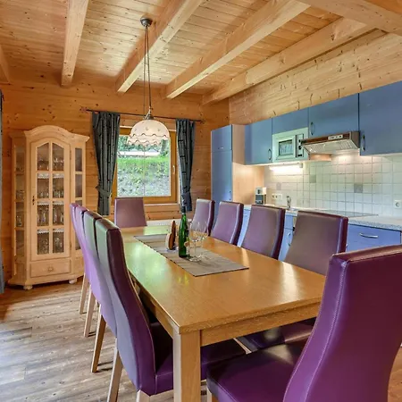 Almdorf Zillertal, Chalet Fuegen