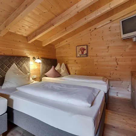 Chalet Almdorf Zillertal, Fuegen