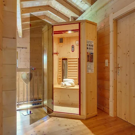 Almdorf Zillertal, Chalet Fügen